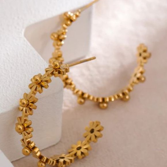 Gold Plated Stainless Steel Daisy Chain Flower Hoop Earrings - Picture 5 of 8